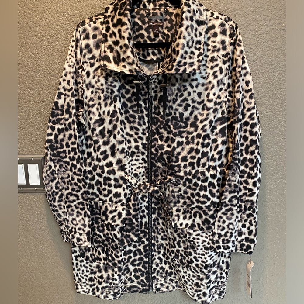 Dana Buckman Animal Print lightweight women’s coat.  NWT